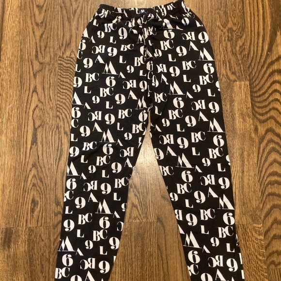 Black & White Alphabet Numerical pattern Leggings Size Large - Great for Teacher - Picture 1 of 2